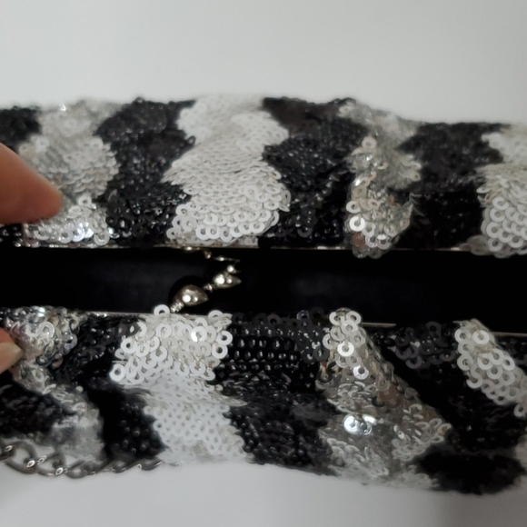 NINE WEST | Evening Clutch - Picture 5 of 7